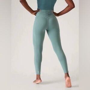 Athleta Salutation Stash Cinch 7/8 Tight XL in Bali Green
